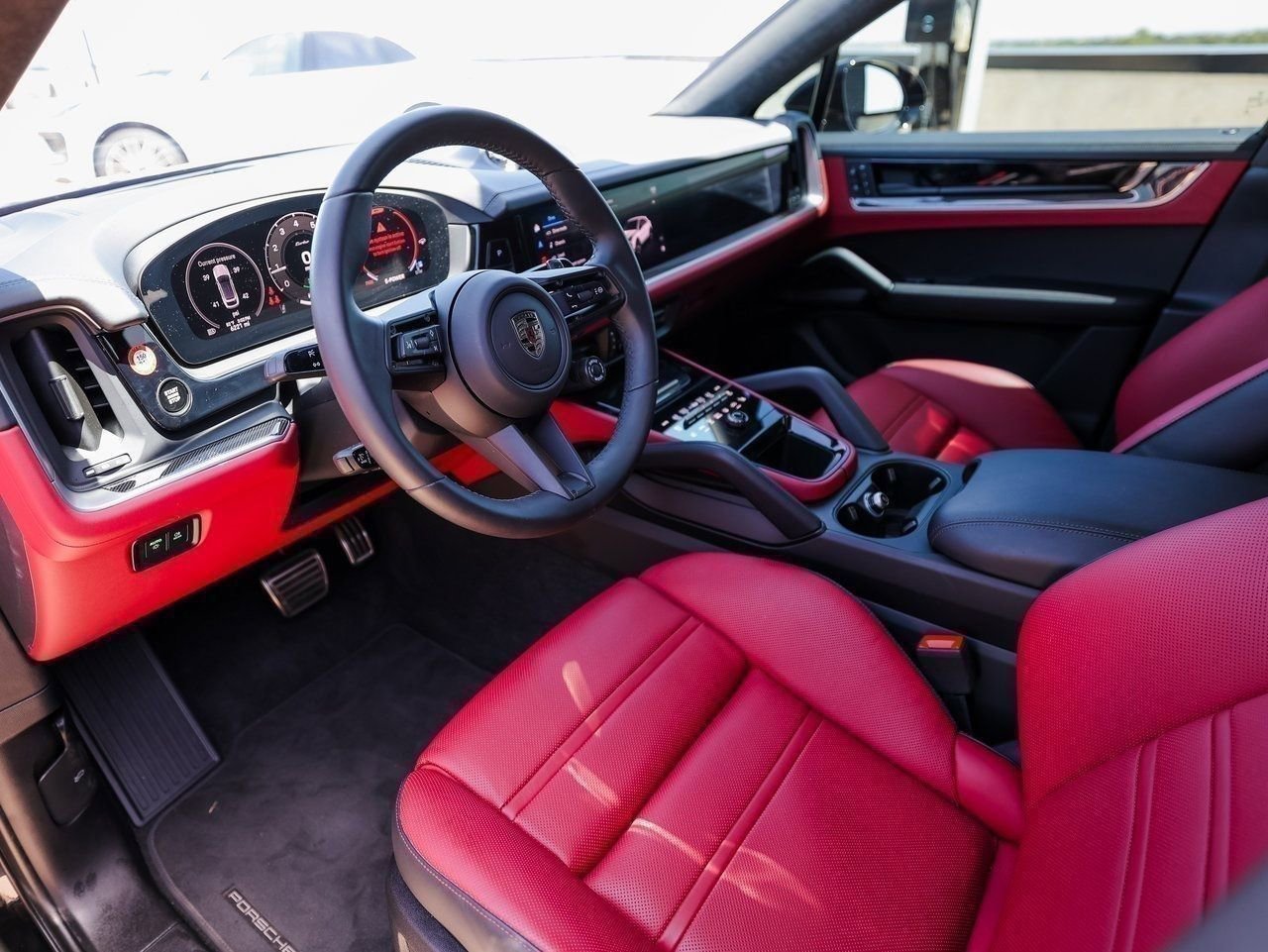 Certified 2025 Porsche Cayenne Turbo image 4