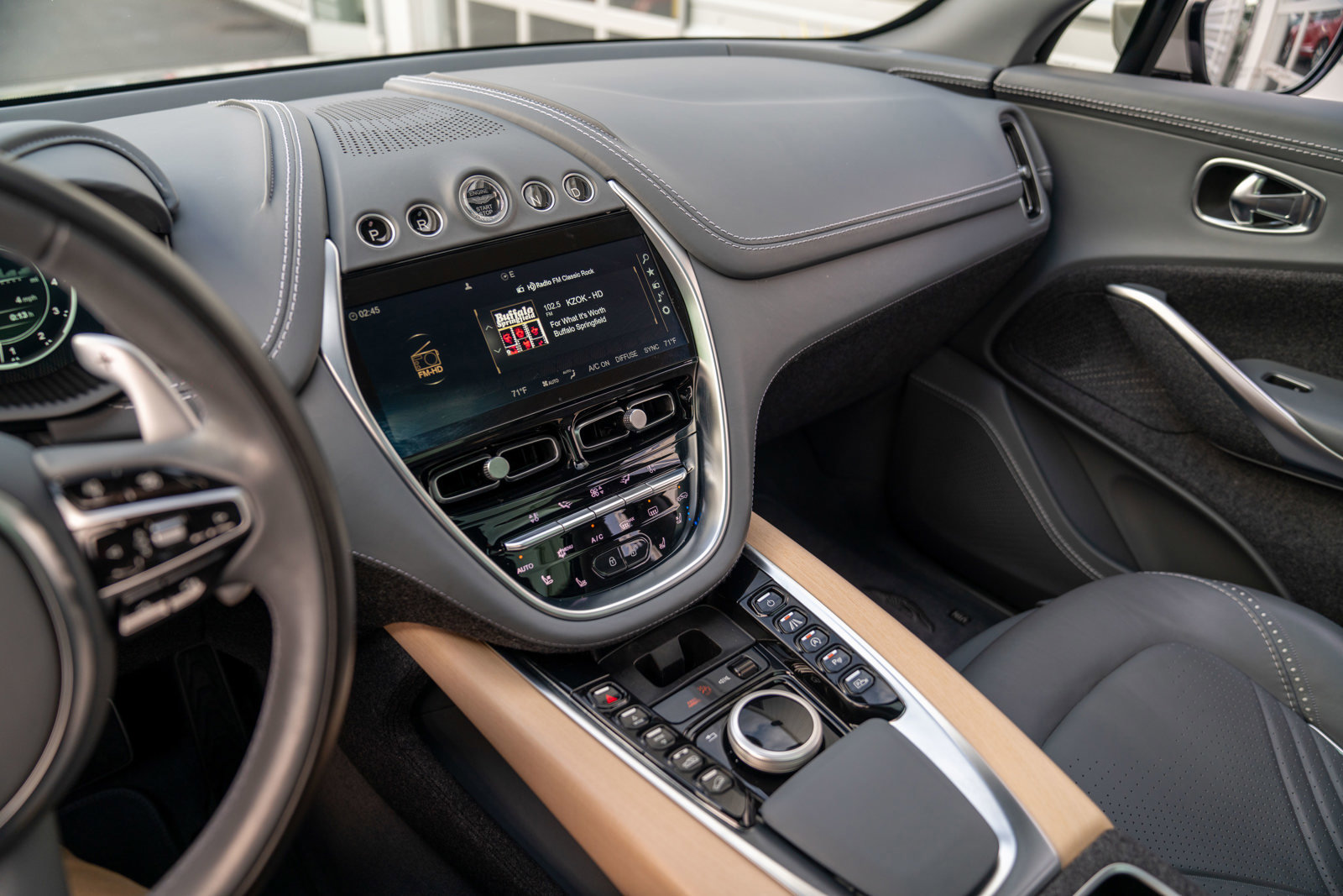 Used 2021 Aston Martin DBX image 9