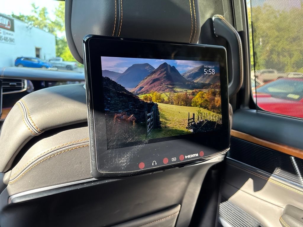 Used 2022 Jeep Grand Wagoneer Series III w/ Rear Seat Video Group 1 AWD/4WD image 27
