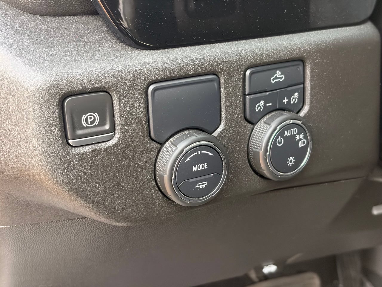 Used 2022 Chevrolet Silverado 1500 LT RWD image 17