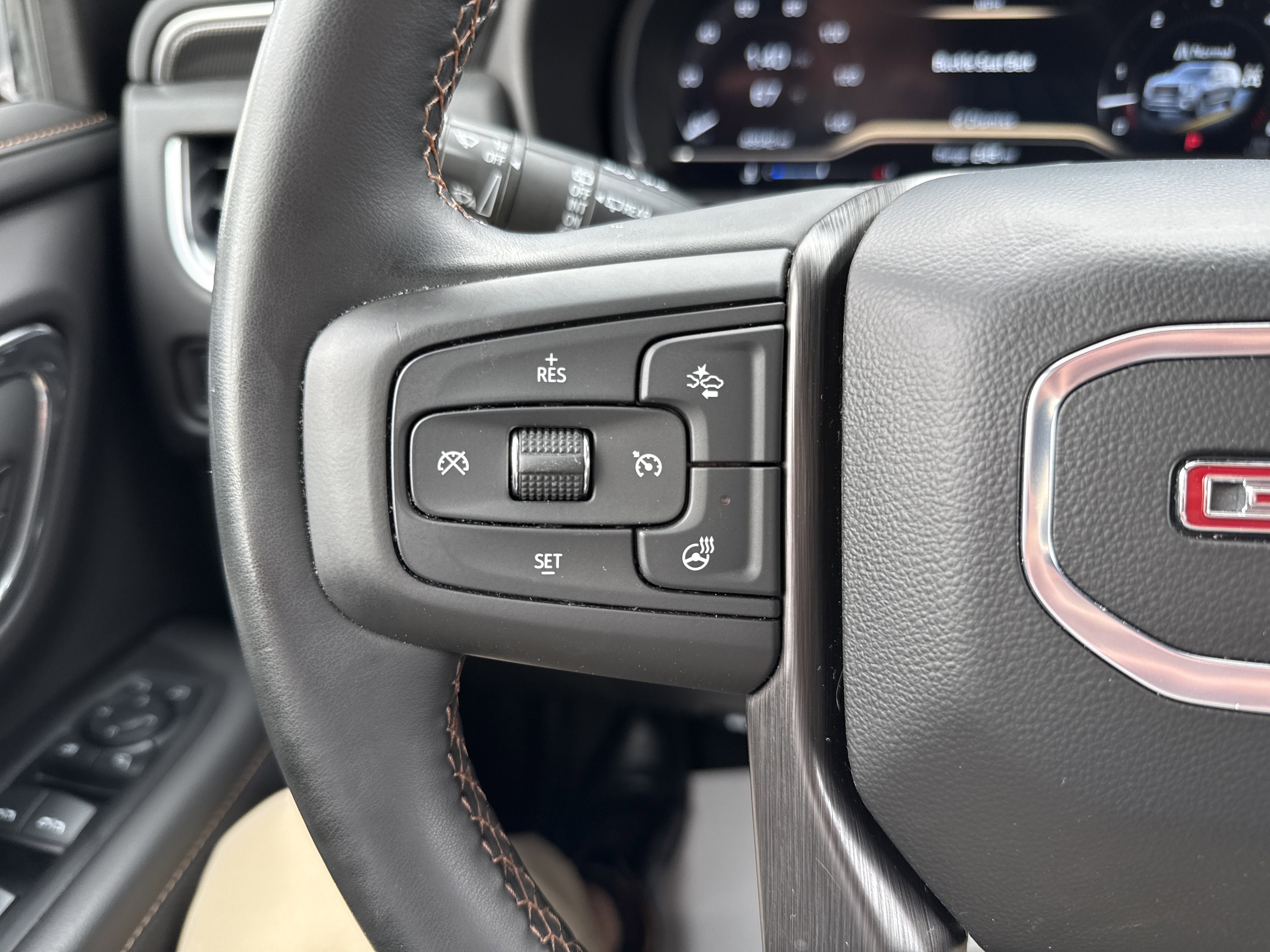 Used 2024 GMC Yukon AT4 w/ AT4 Premium Package image 19