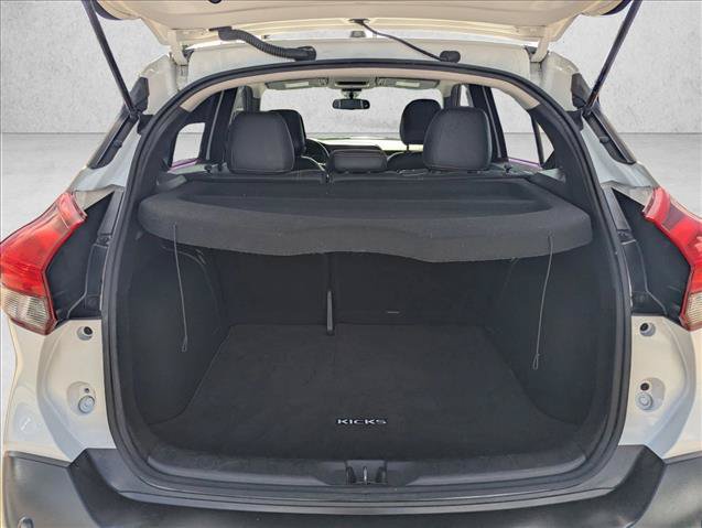 Used 2020 Nissan Kicks SR w/ SR Premium Package FWD image 6
