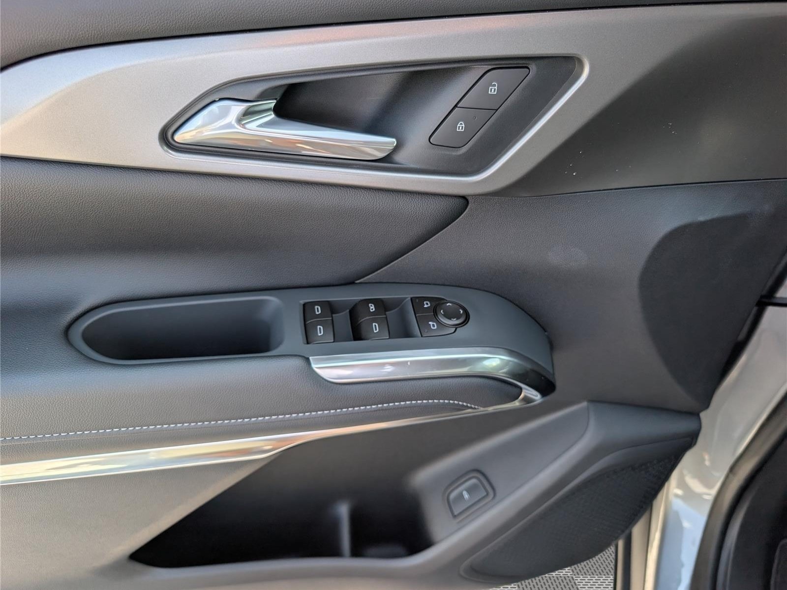 New 2027 Chevrolet Traverse LT w/ Driver Confidence Package FWD image 17