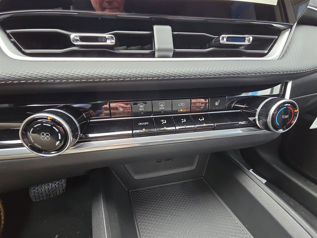 New 2026 Chevrolet Equinox LT w/ Midnight Edition image 18