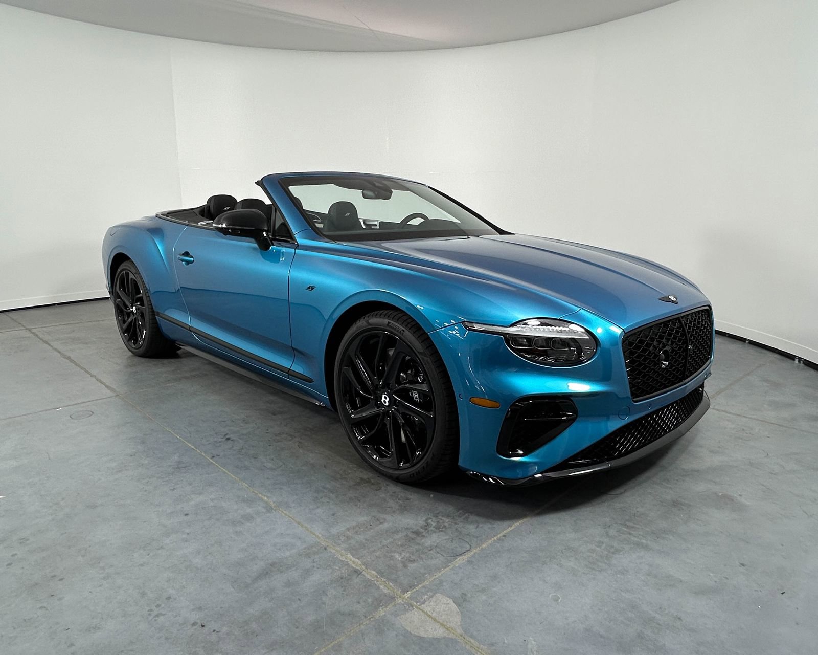 New 2026 Bentley Continental GTC AWD/4WD image 1