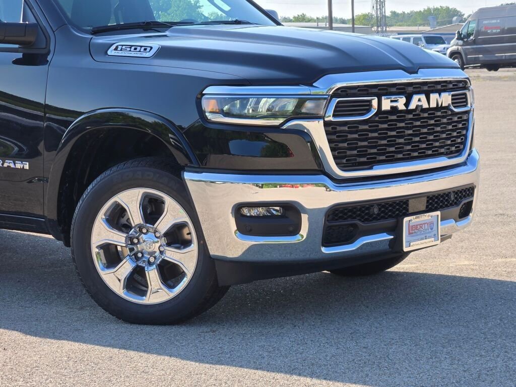 New 2026 RAM 1500 4x4 Crew Cab image 2