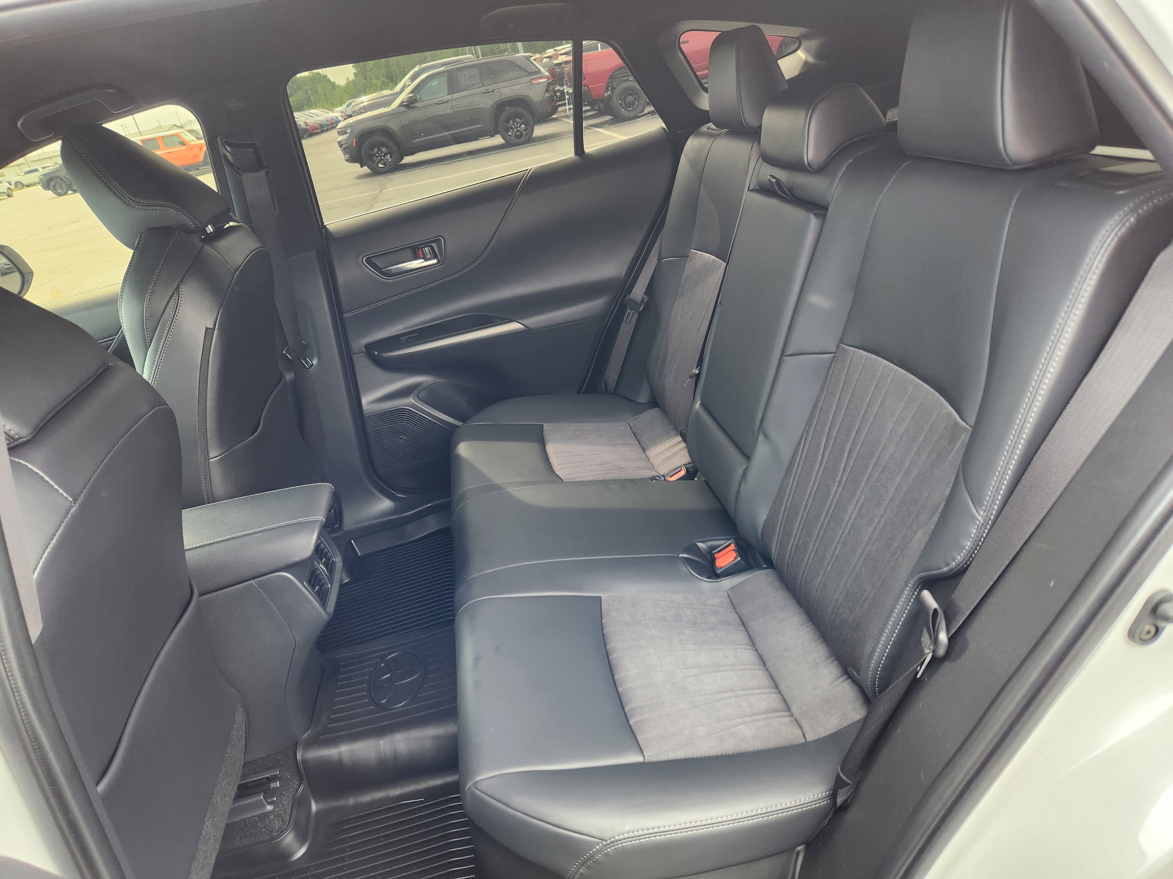 Used 2021 Toyota Venza XLE AWD/4WD image 11