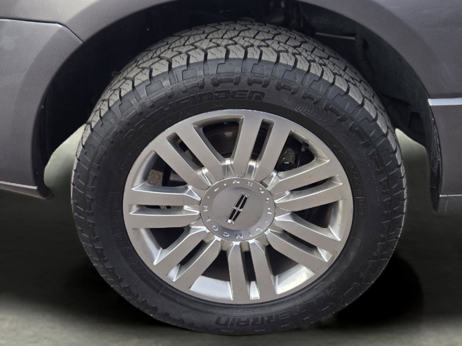 Used 2012 Lincoln Navigator 4WD image 27