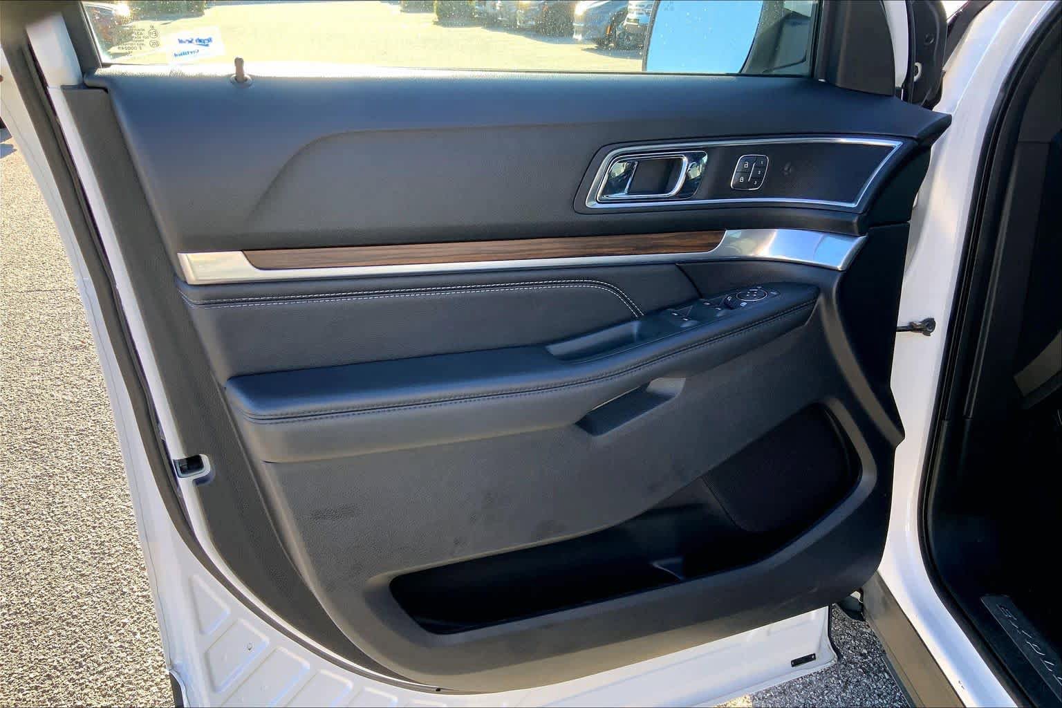 Used 2019 Ford Explorer Limited w/ Class III Trailer Tow Package image 20