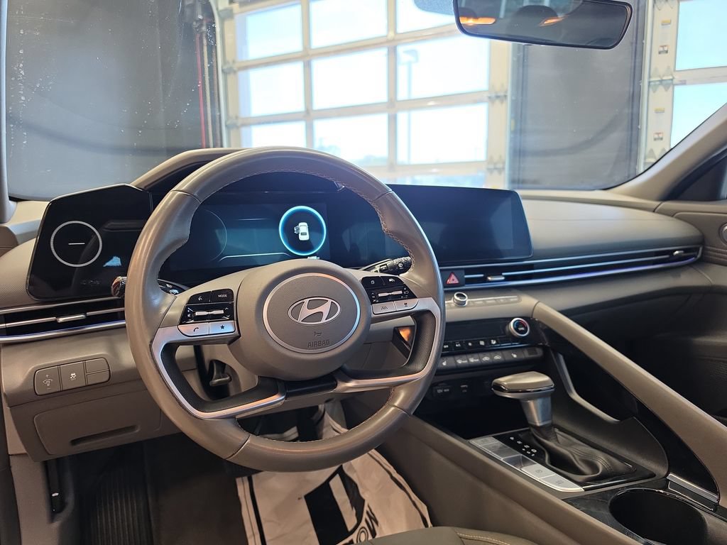 Used 2025 Hyundai Elantra SEL FWD image 18