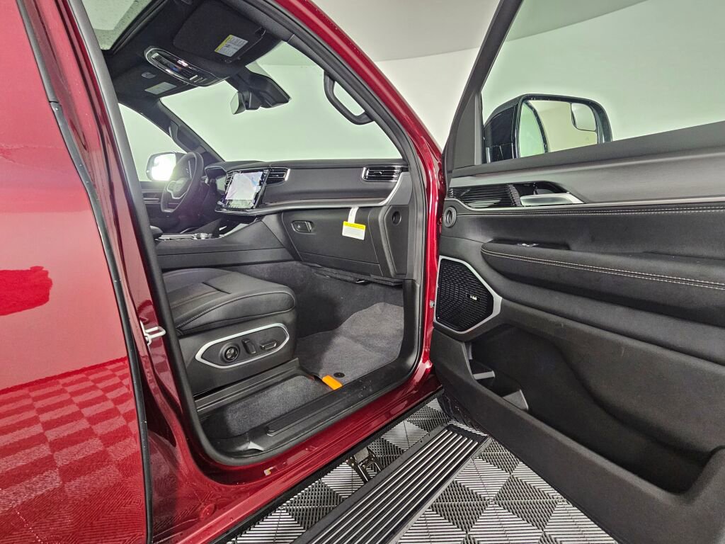 New 2026 Jeep Grand Wagoneer Limited AWD/4WD image 40