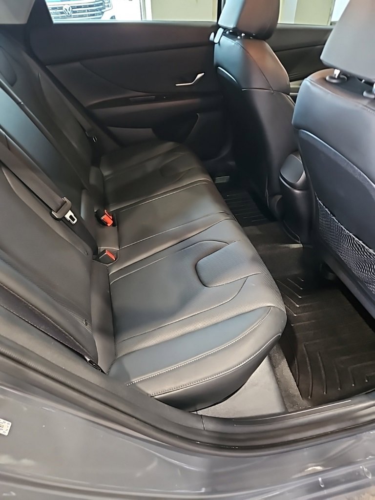 Used 2023 Hyundai Elantra Limited image 17