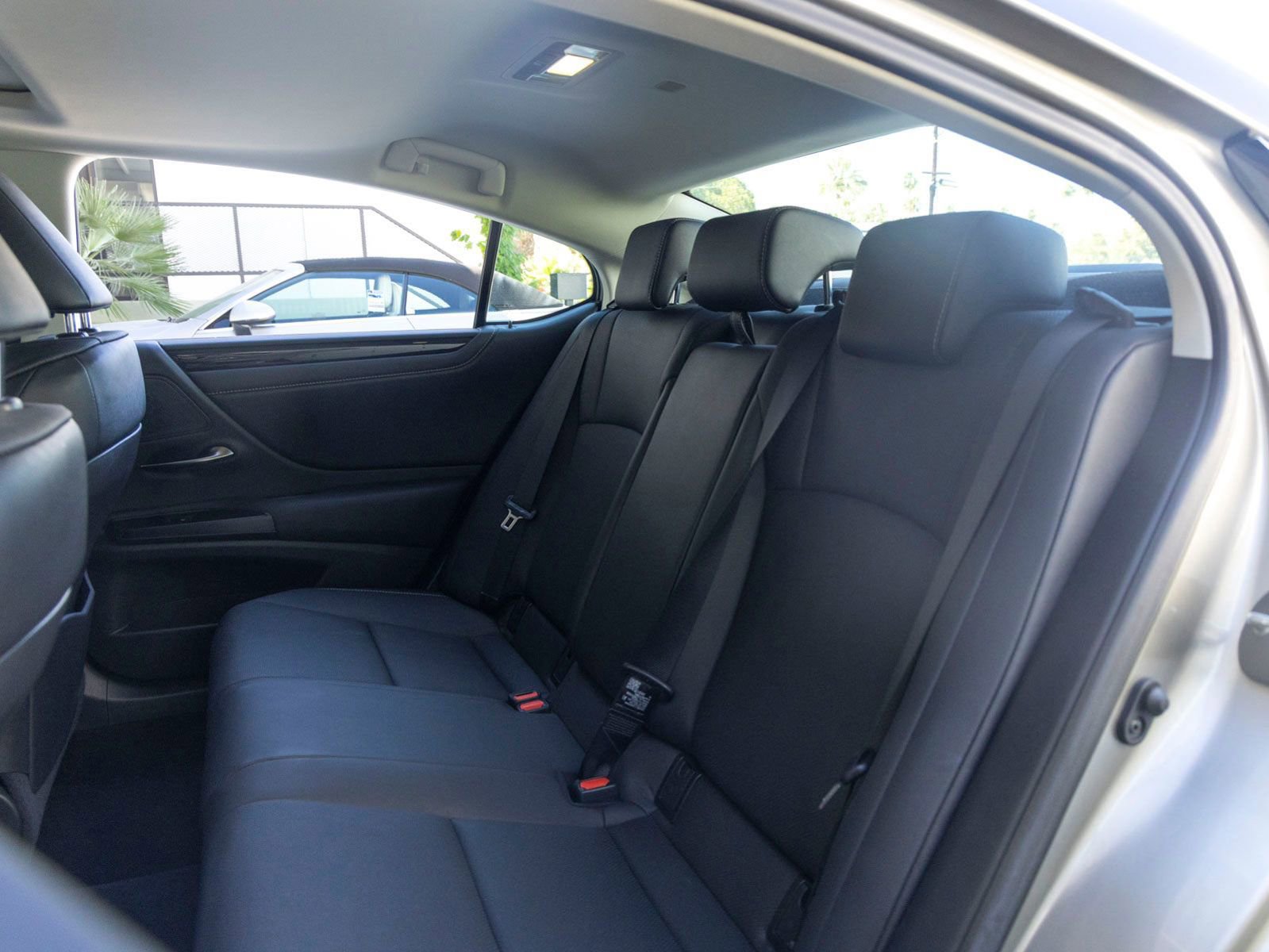 Used 2021 Lexus ES 300h w/ Premium Package image 19