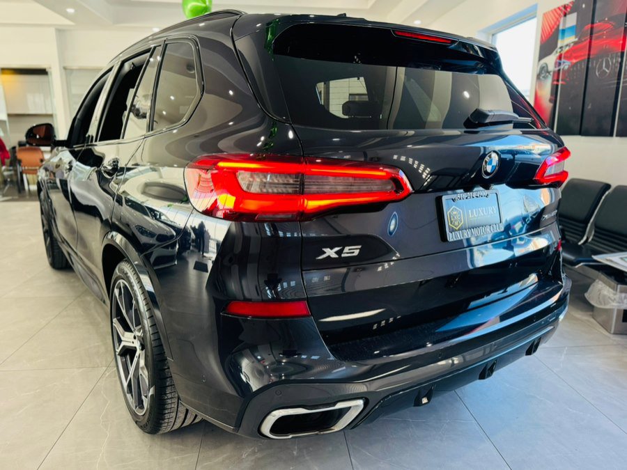 Used 2019 BMW X5 xDrive50i w/ M Sport Package image 5