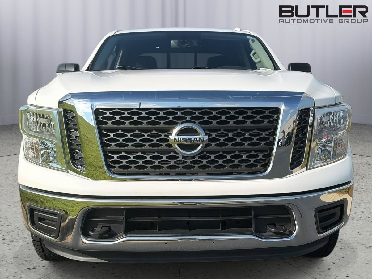 Used 2017 Nissan Titan SV AWD/4WD image 9