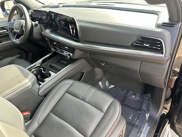Used 2025 Chevrolet Suburban RST image 28