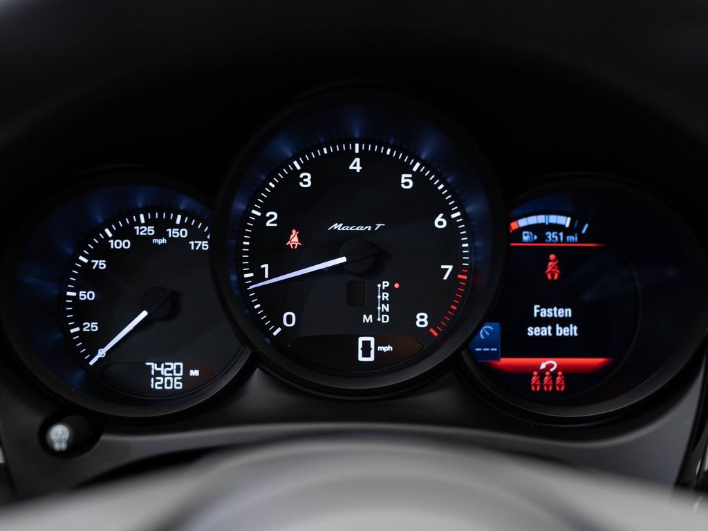 Certified 2025 Porsche Macan Turbo image 29