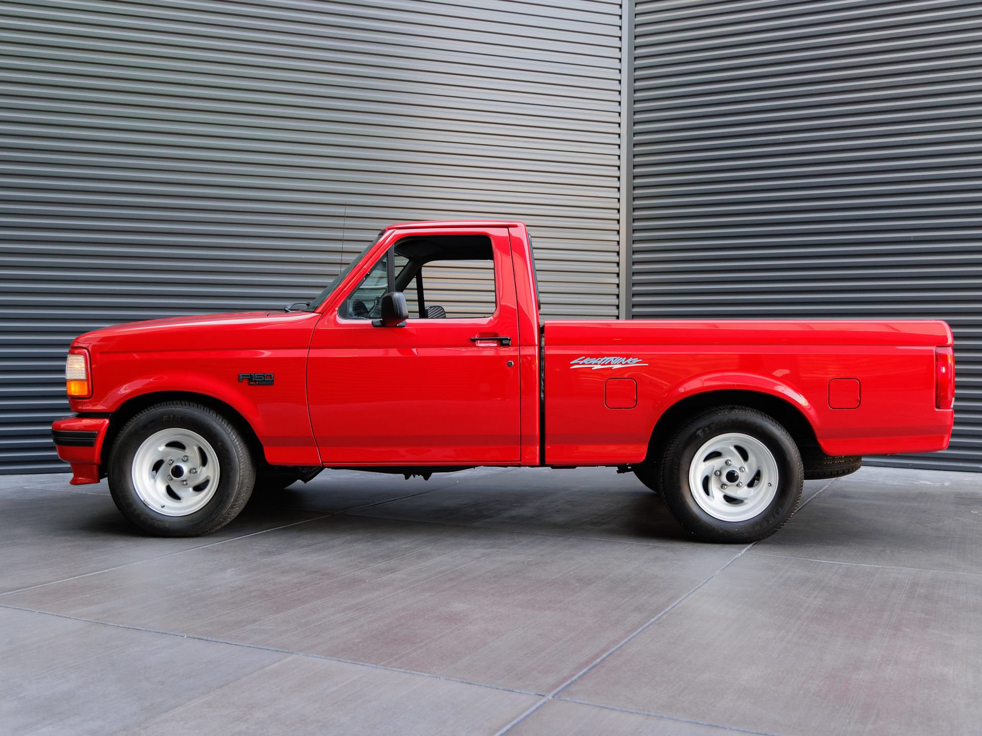 Used 1993 Ford F150 Lightning RWD image 2