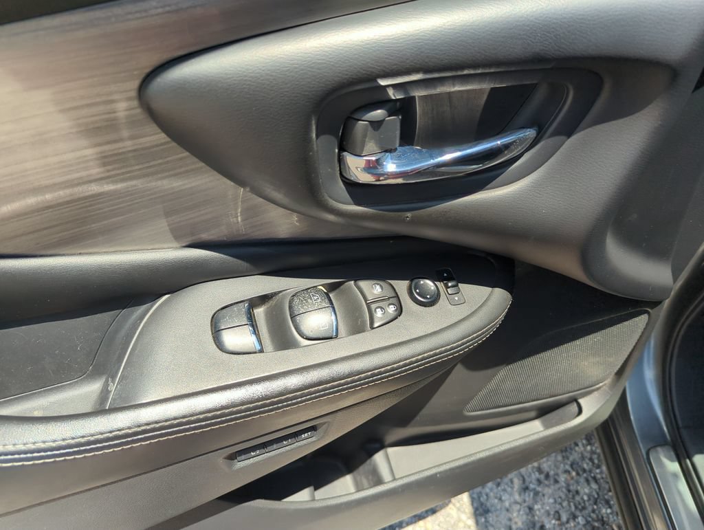 Used 2016 Nissan Murano Platinum w/ Platinum Technology Package FWD image 19