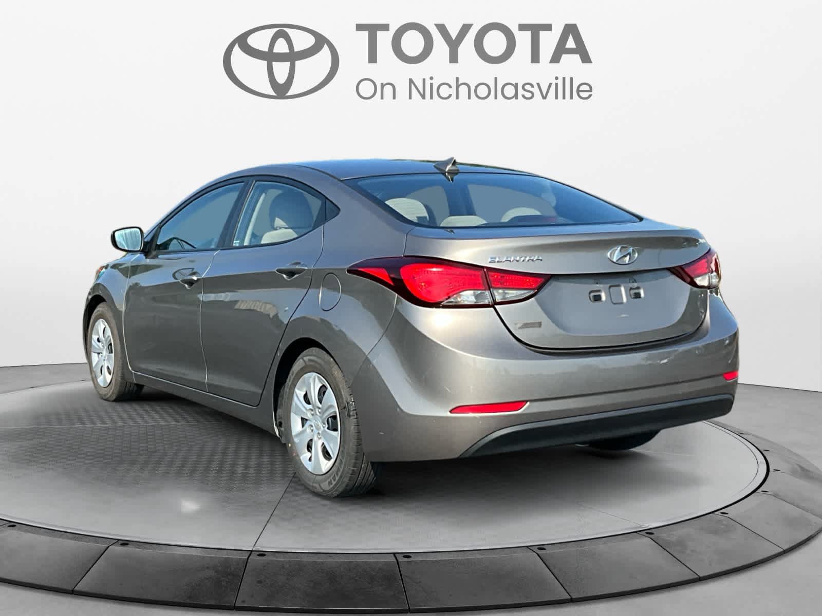 Used 2016 Hyundai Elantra SE FWD image 3
