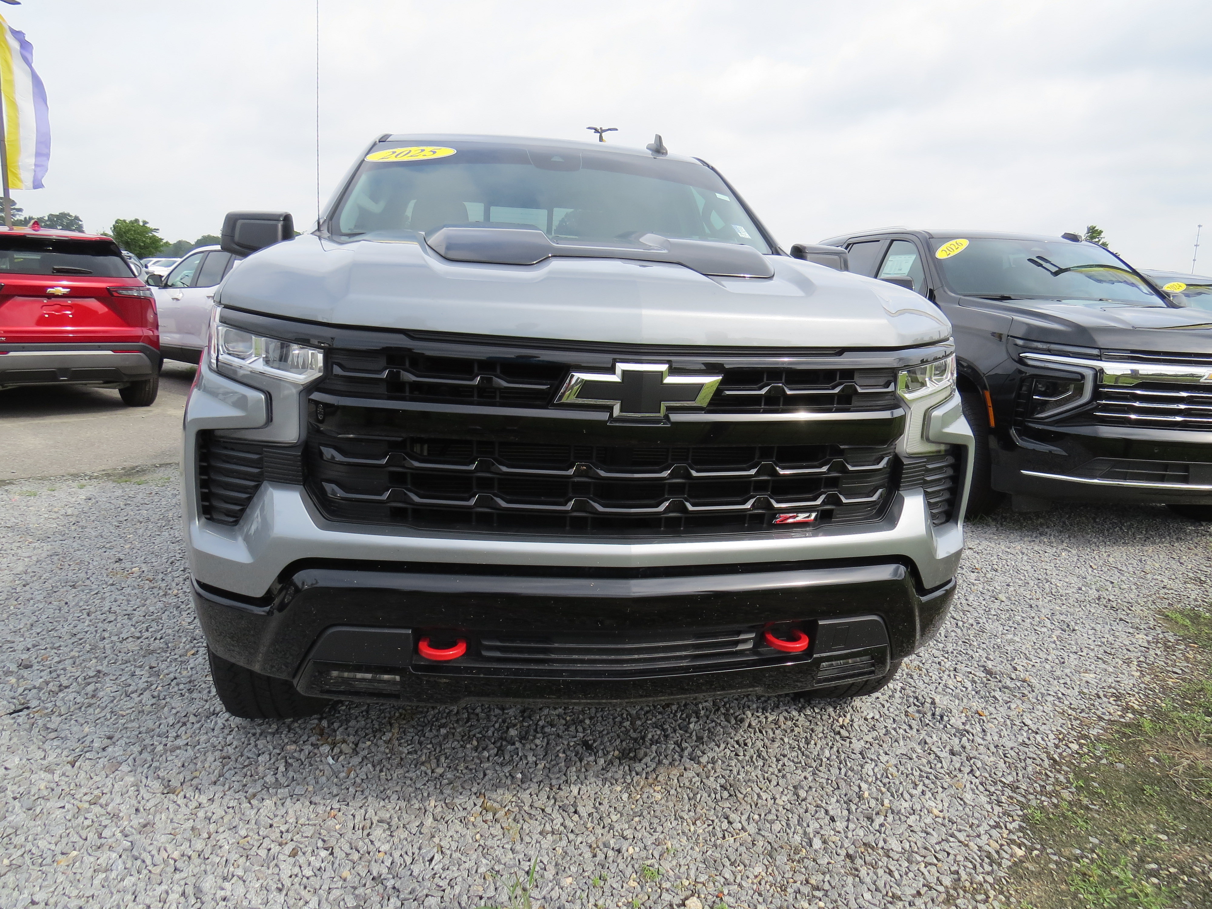 Used 2025 Chevrolet Silverado 1500 LT Trail Boss w/ Convenience Package II AWD/4WD image 4