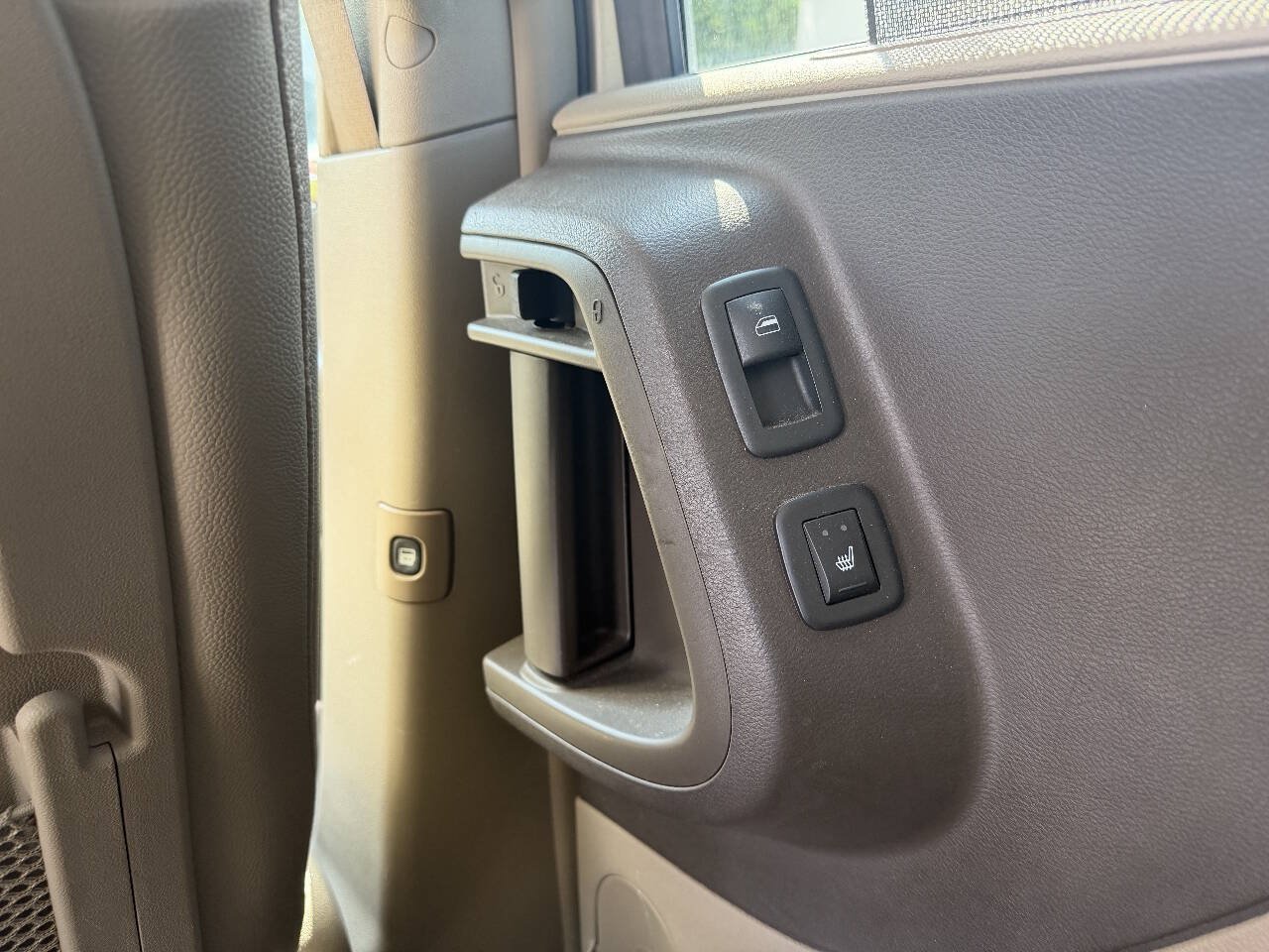 Used 2012 Chrysler Town & Country Touring-L w/ Entertainment Group #2 FWD image 24