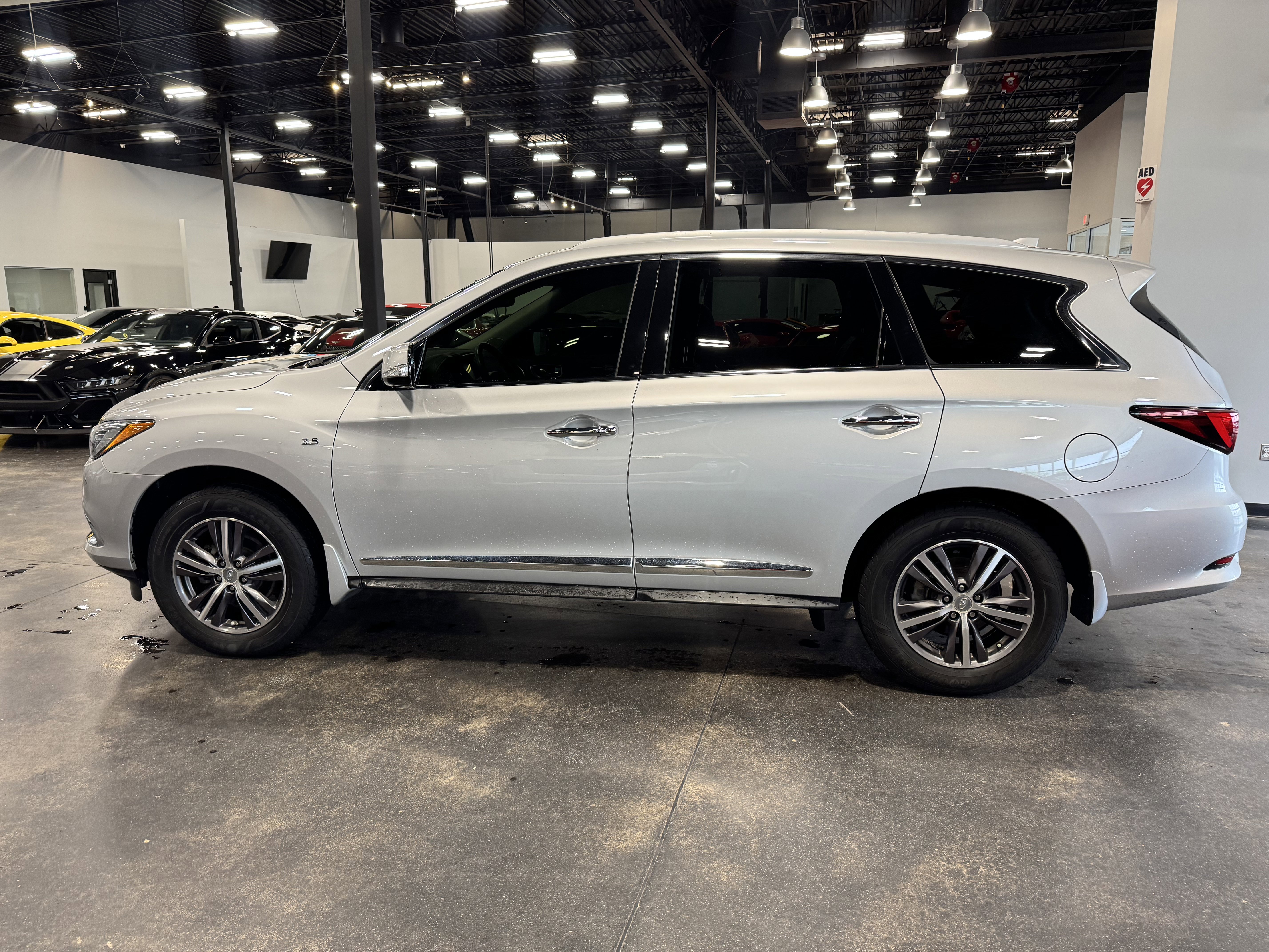Used 2017 INFINITI QX60 Luxe w/ Premium Plus Package AWD/4WD image 6
