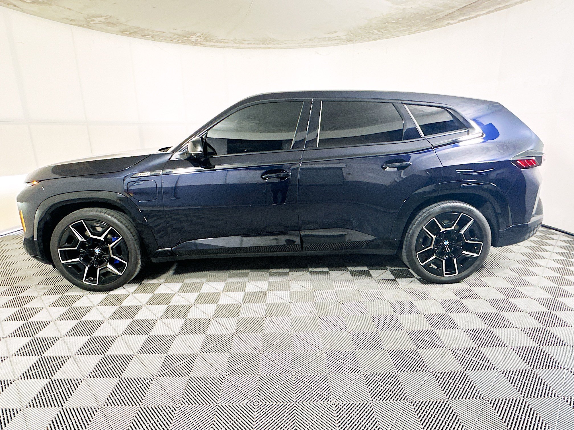 Used 2023 BMW XM w/ M Driver's Package AWD/4WD image 6