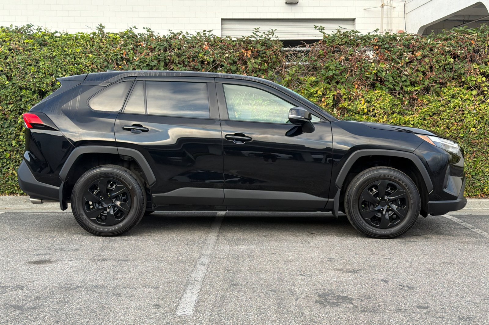 Used 2025 Toyota RAV4 LE AWD/4WD image 3