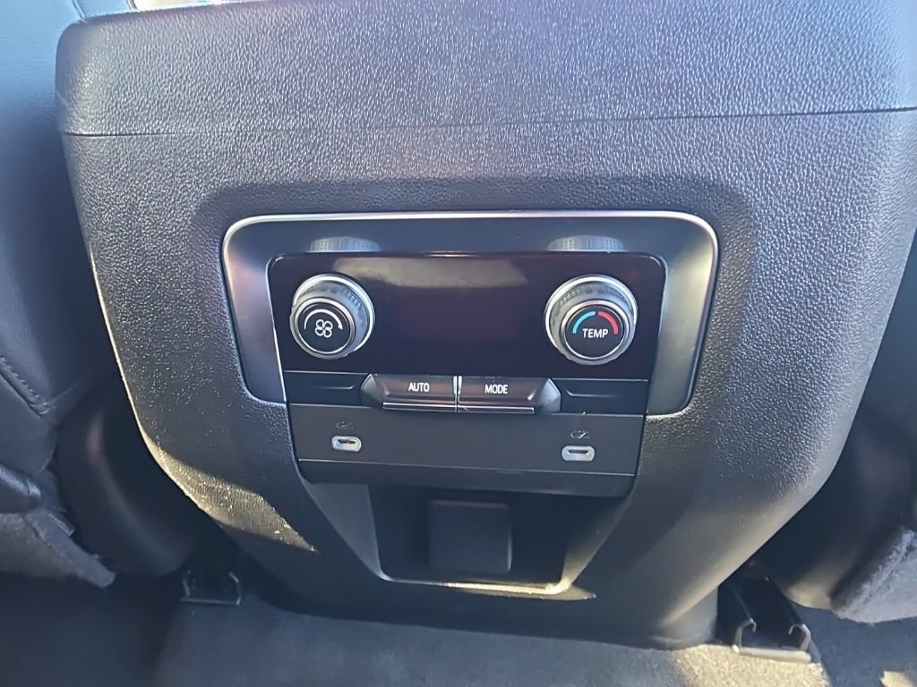 Used 2024 Chevrolet Suburban LT AWD/4WD image 19