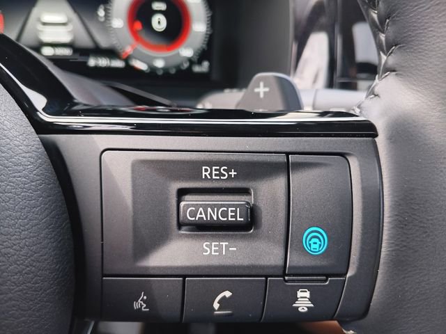 Used 2023 Nissan Pathfinder Platinum image 9