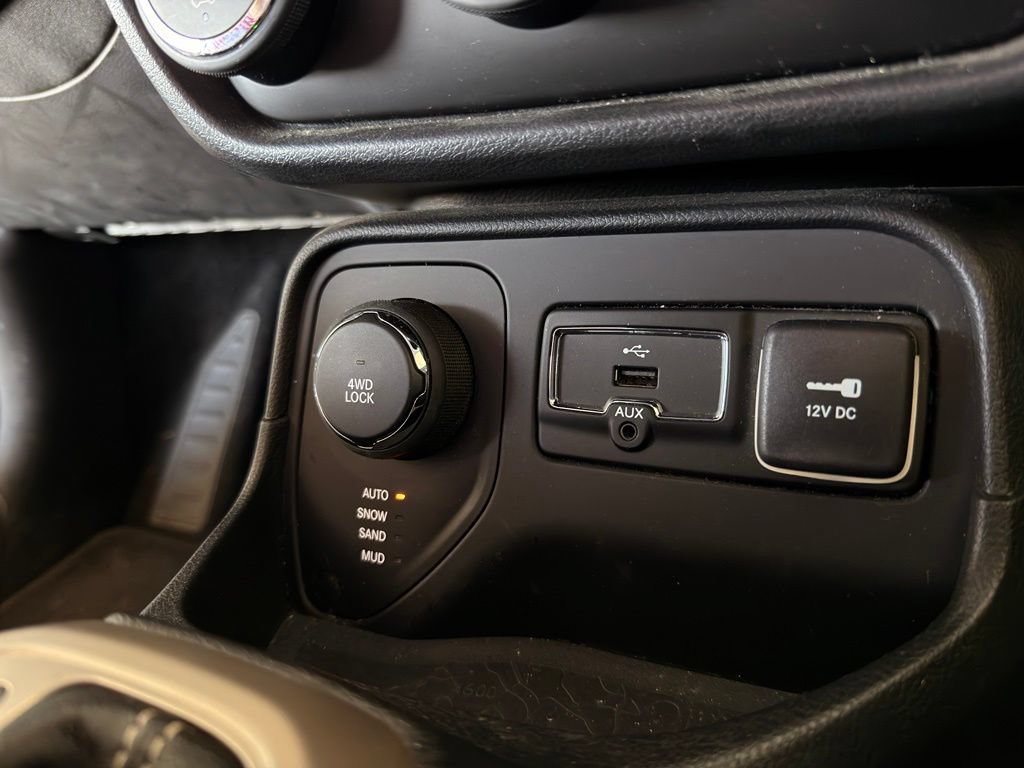 Used 2016 Jeep Renegade Limited AWD/4WD image 43