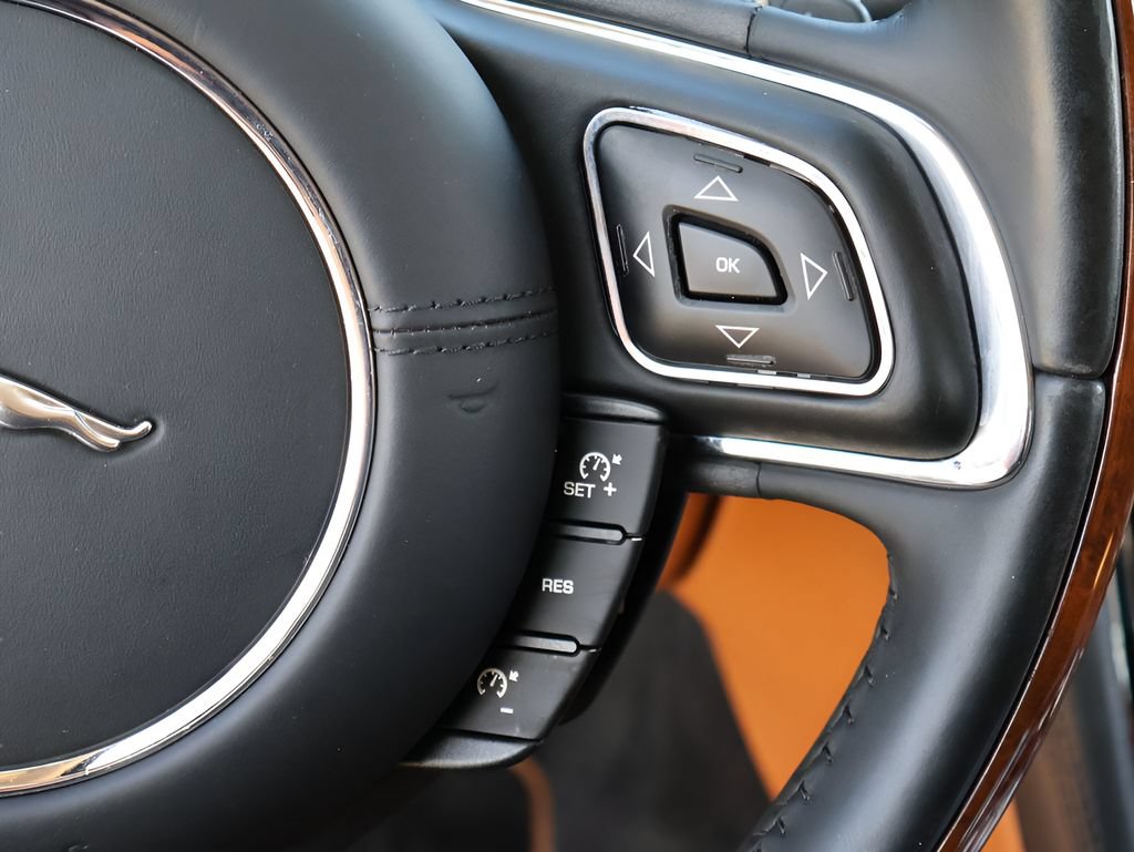 Used 2011 Jaguar XJ L RWD image 31