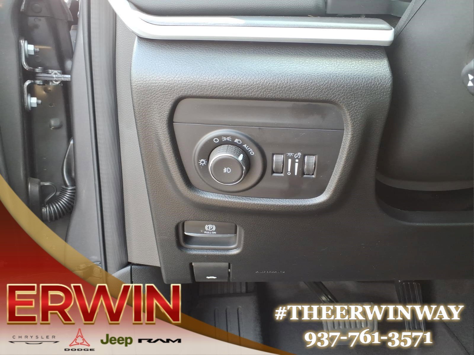 Used 2025 Jeep Grand Cherokee Limited w/ Luxury Tech Group II AWD/4WD image 15