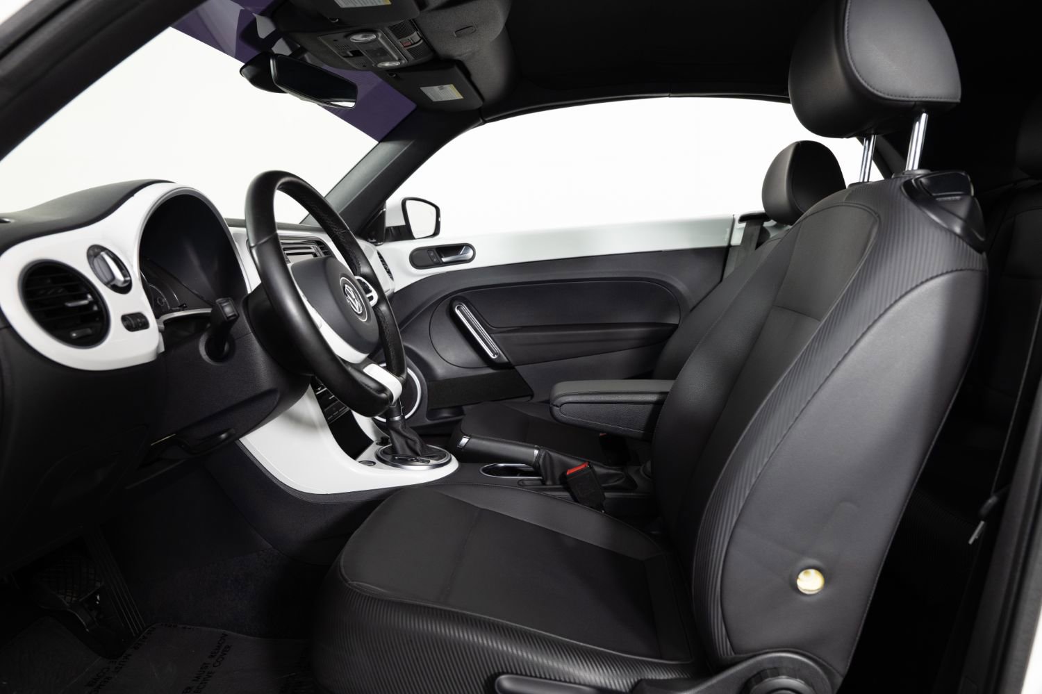 Used 2019 Volkswagen Beetle 2.0T SE w/ SE Premium Package FWD image 15