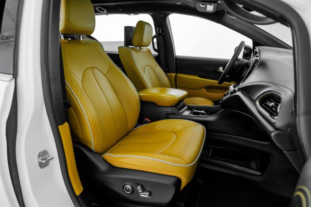 Used 2023 Chrysler Pacifica Pinnacle image 29