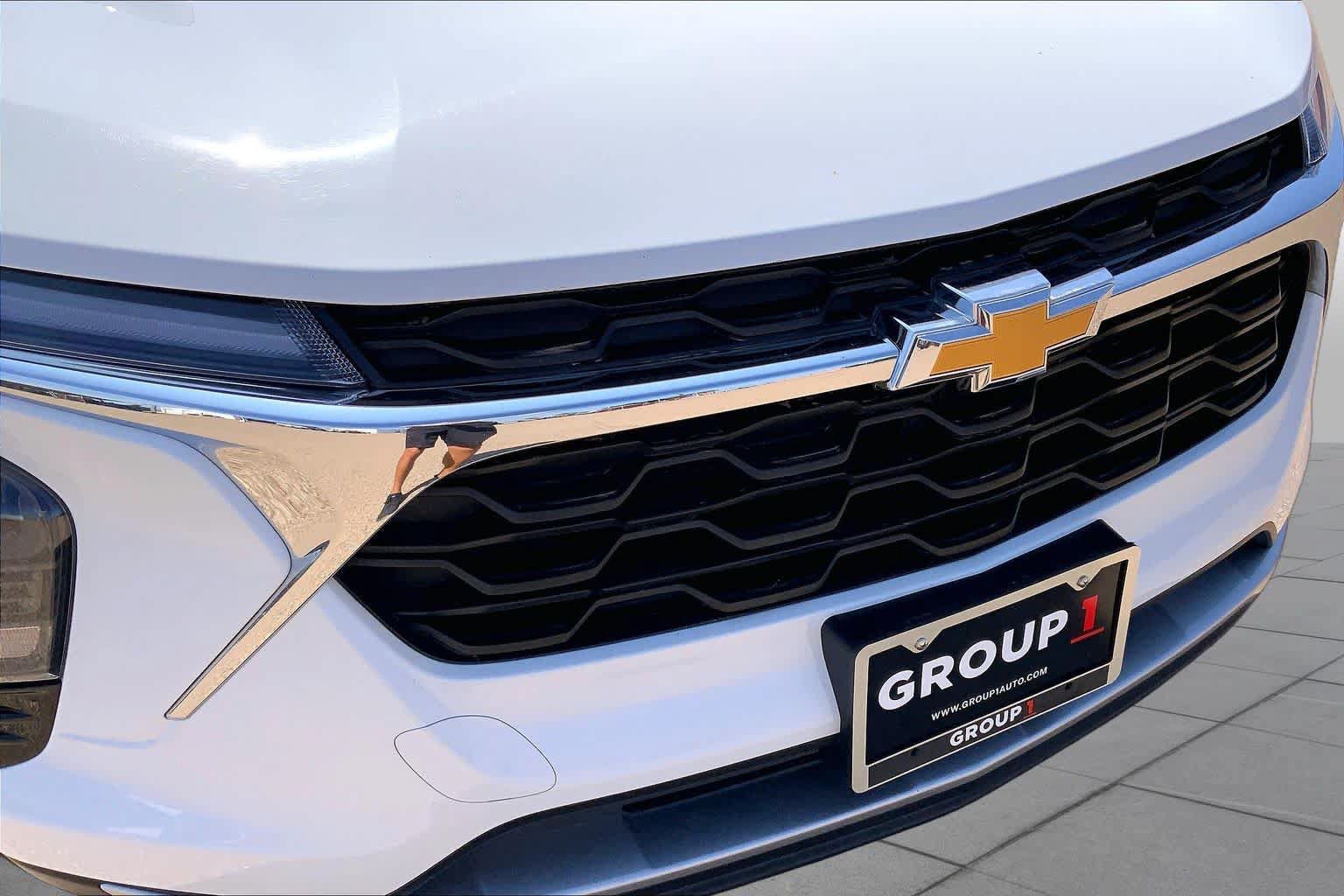 Used 2025 Chevrolet Trax LT FWD image 30