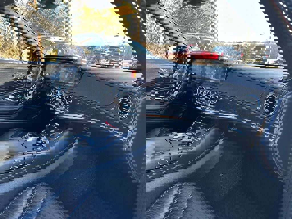 Used 2019 Mercedes-Benz S 560 4MATIC Sedan w/ Premium Package image 24