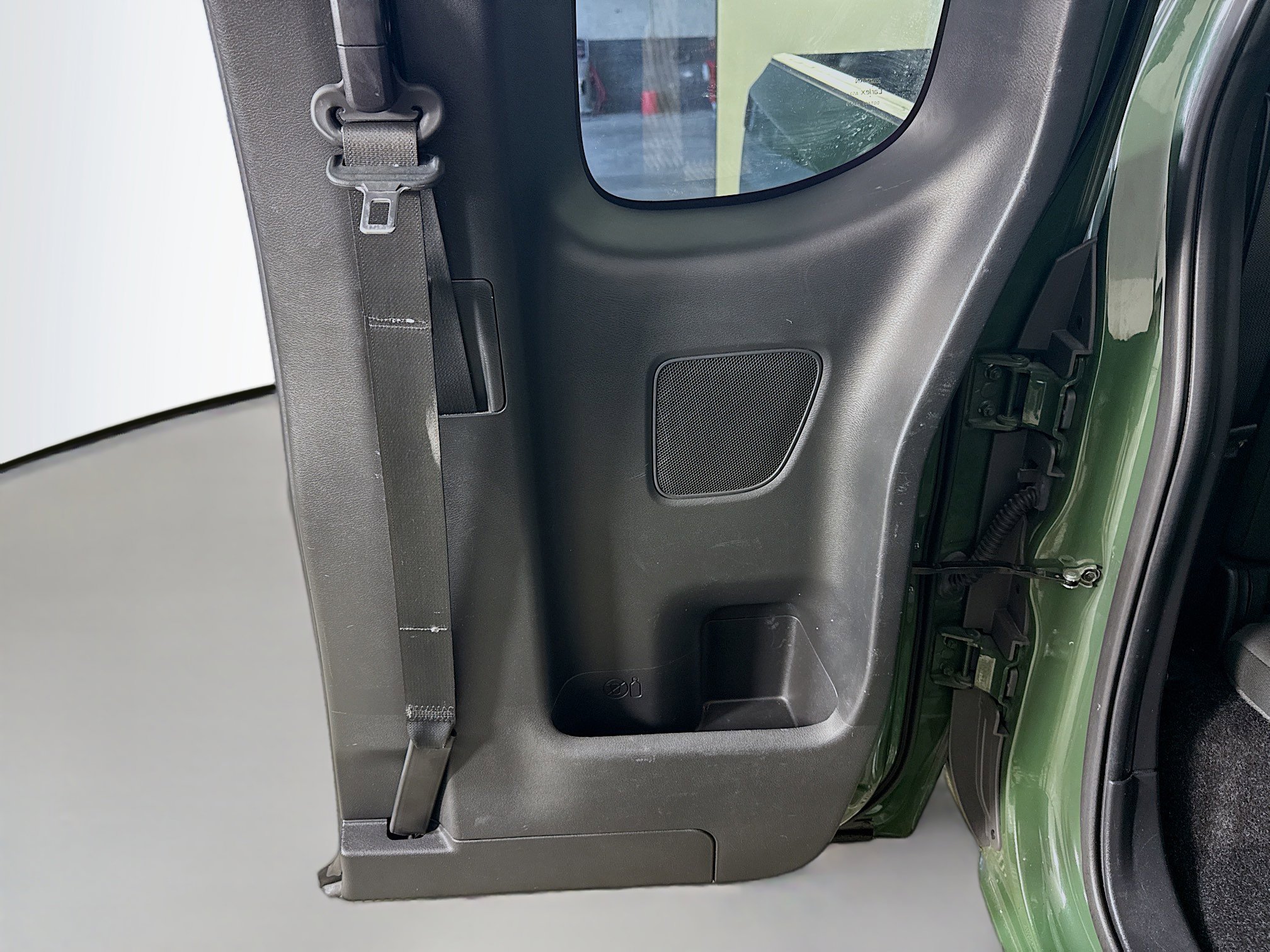 Used 2022 Nissan Frontier SV image 28