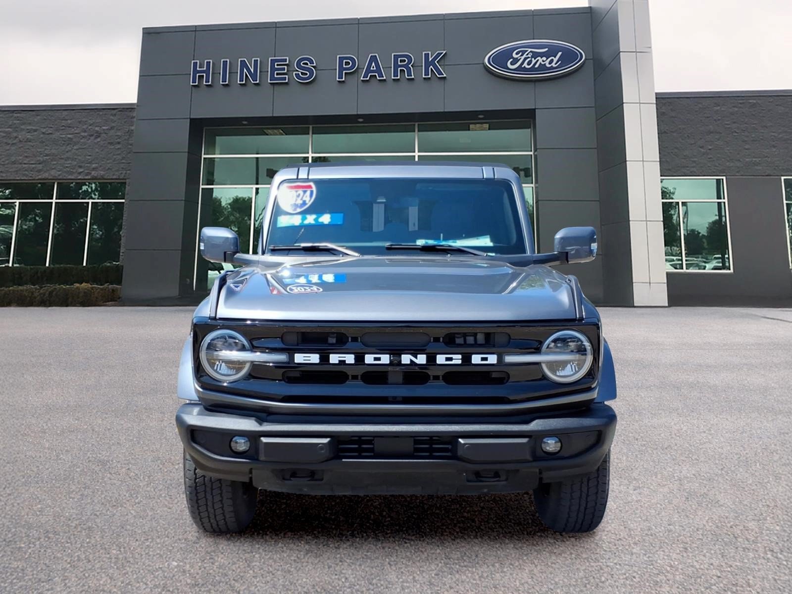 Used 2024 Ford Bronco Outer Banks AWD/4WD image 2