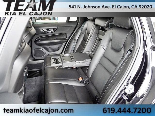 Used 2020 Volvo V60 T5 Cross Country image 19