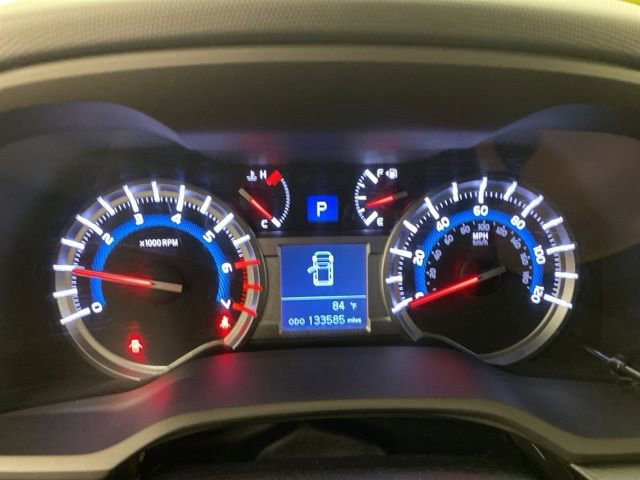 Used 2018 Toyota 4Runner SR5 AWD/4WD image 15