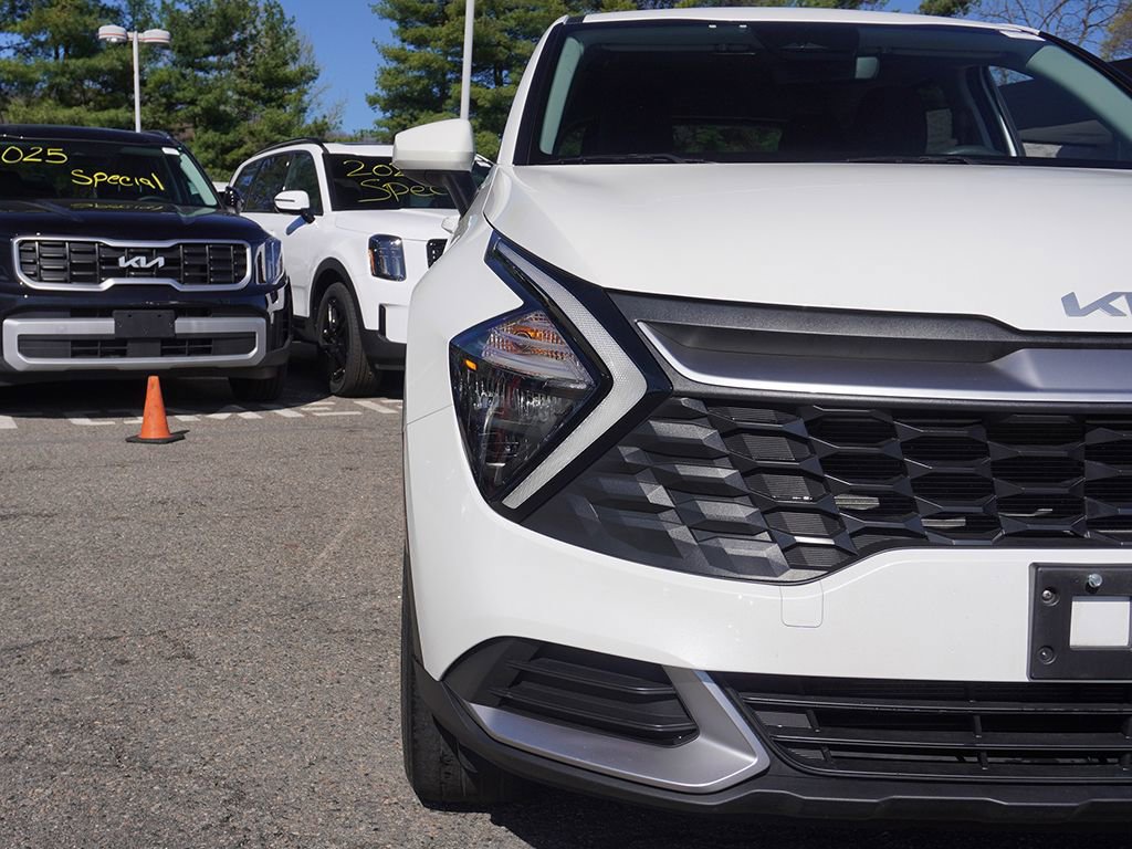 Used 2023 Kia Sportage LX image 11