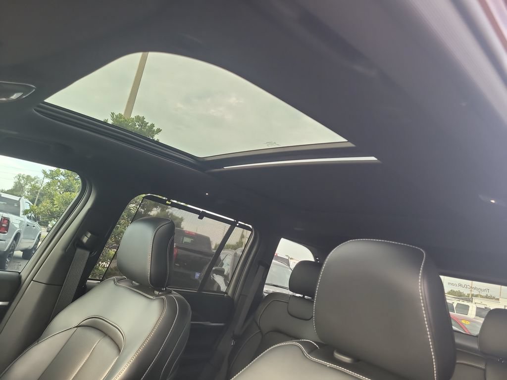 Certified 2025 Jeep Grand Cherokee Limited w/ Luxury Tech Group II RWD image 23