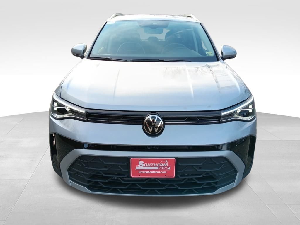 Used 2025 Volkswagen Taos SE image 9