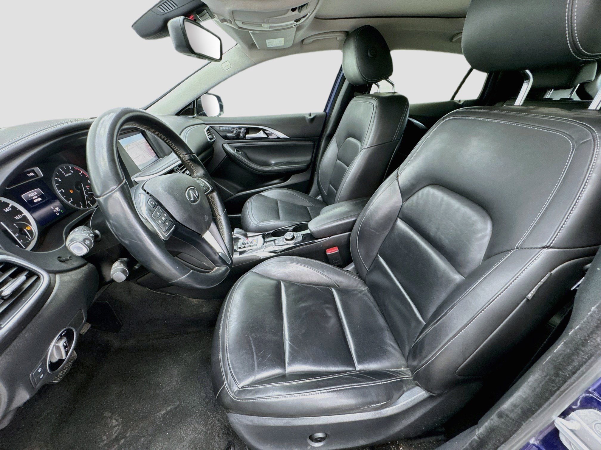Used 2018 INFINITI QX30 Premium w/ Navigation Package FWD image 13