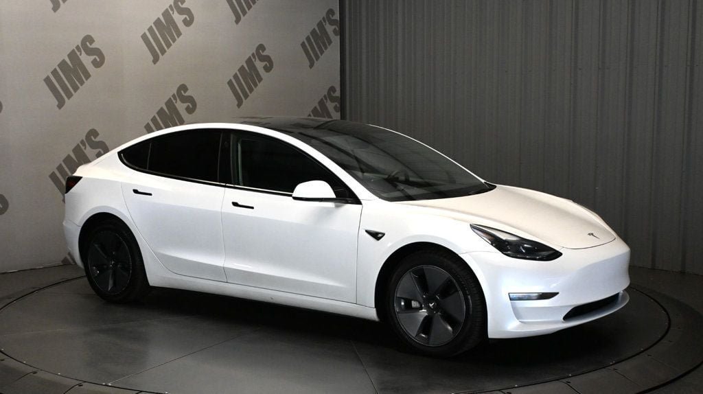 Used 2023 Tesla Model 3 Standard Range RWD image 3