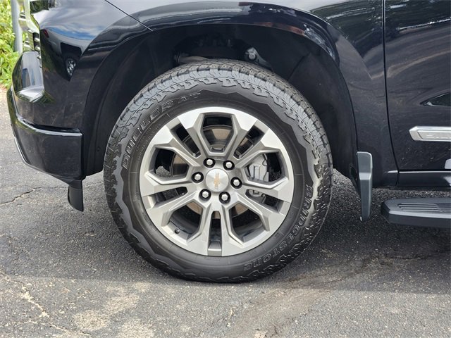 Used 2023 Chevrolet Silverado 1500 High Country w/ Technology Package image 17