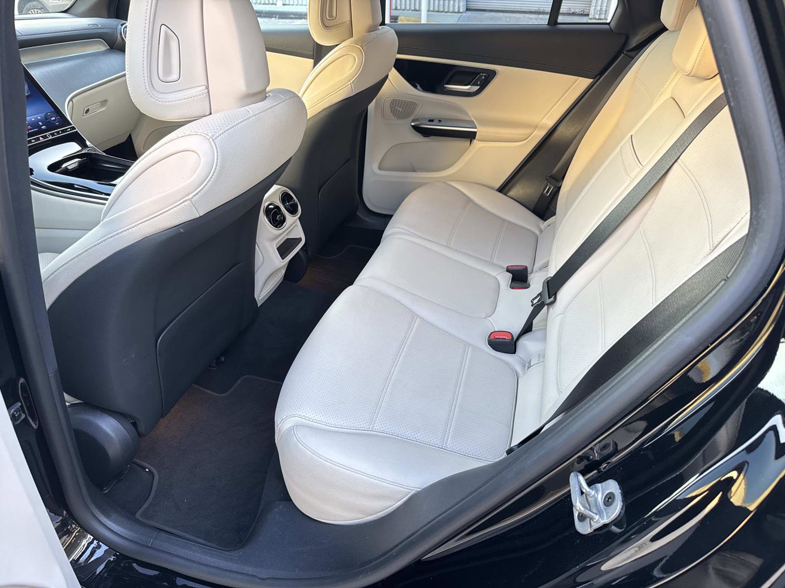 Used 2024 Mercedes-Benz GLC 300 4MATIC image 15