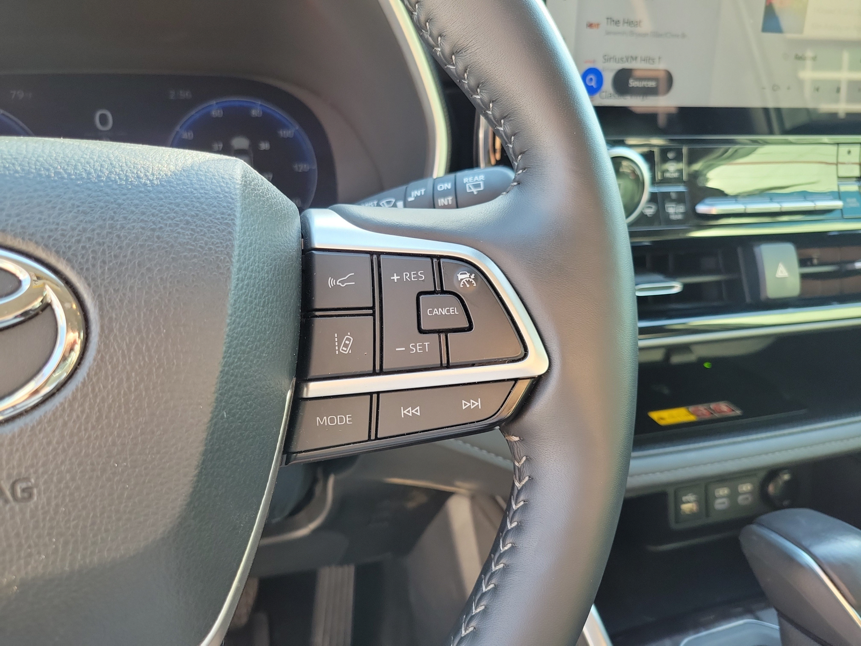 Certified 2025 Toyota Highlander Limited FWD image 15